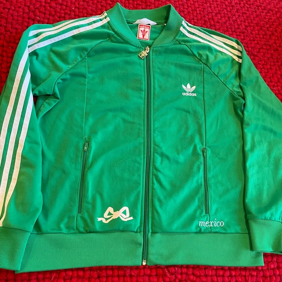 Collectible Mexico Adidas Jacket, Juniors but fits like a medium woman’s 🇲🇽 - Picture 2 of 7